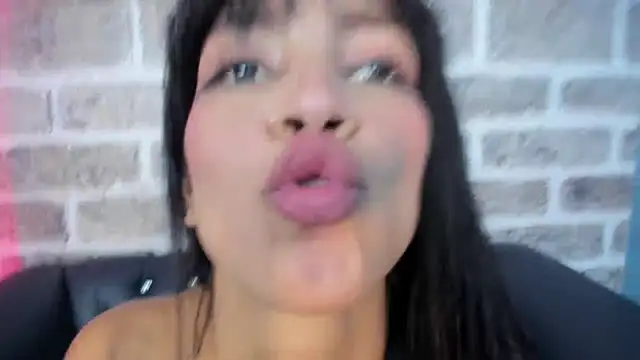 Snapshot of LauraAristizabal chatting on March 18, 8:26 pm LauraAristizabal online show from March 18, 8:26 pm