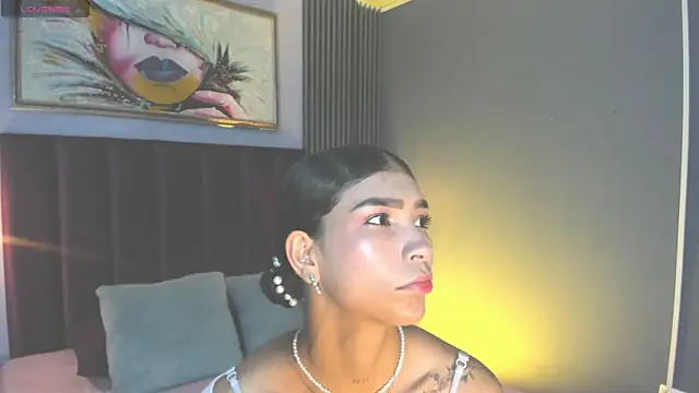 LauraAristizabal online show from April 28, 12:42 pm
