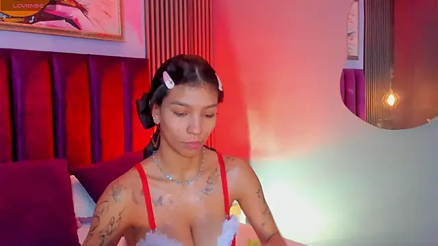 Snapshot of LauraAristizabal chatting on December 2, 12:40 pm LauraAristizabal online show from December 2, 12:40 pm