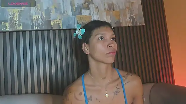 Snapshot of LauraAristizabal chatting on October 4, 12:28 pm LauraAristizabal online show from October 4, 12:28 pm