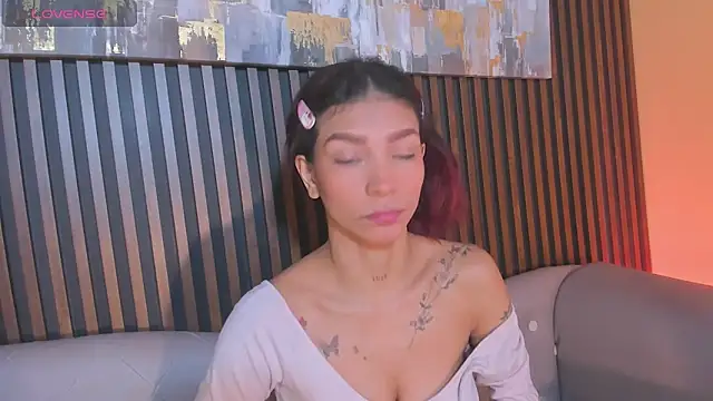 Snapshot of LauraAristizabal chatting on September 15, 1:00 pm LauraAristizabal online show from September 15, 1:00 pm