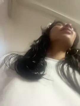LauraAristizabal online show from June 4, 11:59 am