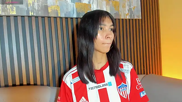 LauraAristizabal online show from December 16, 12:42 pm