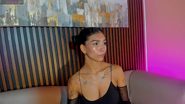 LauraAristizabal online show from March 21, 12:42 pm