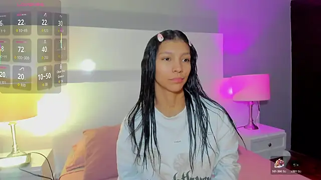 Snapshot of LauraAristizabal chatting on November 5, 12:30 pm LauraAristizabal online show from November 5, 12:30 pm