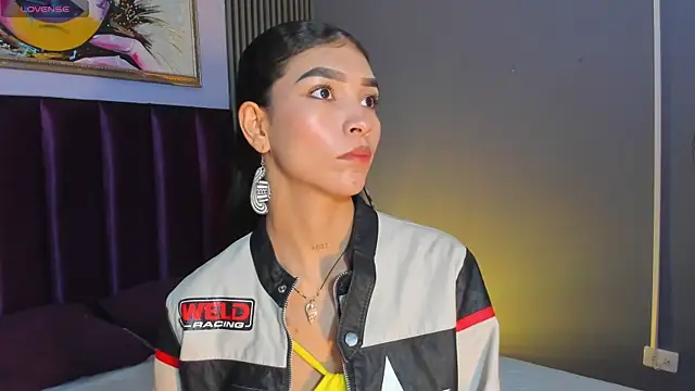 Snapshot of LauraAristizabal chatting on June 17, 12:04 pm LauraAristizabal online show from June 17, 12:04 pm
