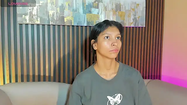 Snapshot of LauraAristizabal chatting on October 22, 12:37 pm LauraAristizabal online show from October 22, 12:37 pm