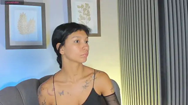 Snapshot of LauraAristizabal chatting on November 2, 12:32 pm LauraAristizabal online show from November 2, 12:32 pm