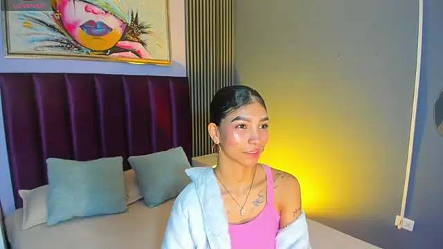 LauraAristizabal online show from April 24, 12:18 pm