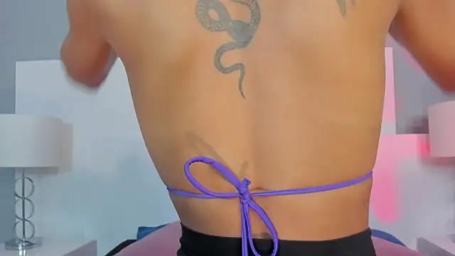 Snapshot of LauraAristizabal chatting on March 19, 1:29 pm LauraAristizabal online show from March 19, 1:29 pm