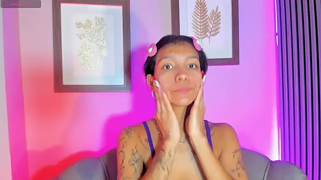 Snapshot of LauraAristizabal chatting on November 26, 1:00 pm LauraAristizabal online show from November 26, 1:00 pm