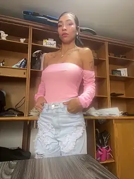 LauraAristizabal online show from April 23, 12:29 pm