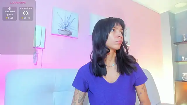 Snapshot of LauraAristizabal chatting on November 12, 12:42 pm LauraAristizabal online show from November 12, 12:42 pm