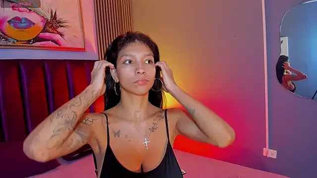 LauraAristizabal online show from March 3, 12:34 pm