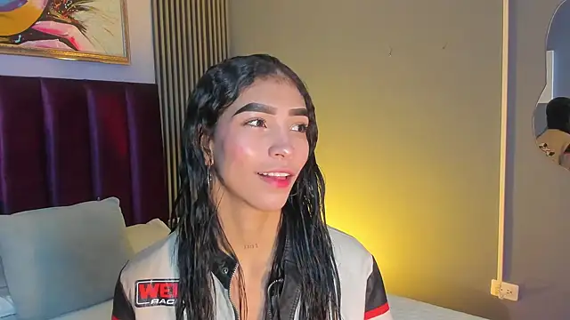 Snapshot of LauraAristizabal chatting on June 20, 11:48 am LauraAristizabal online show from June 20, 11:48 am