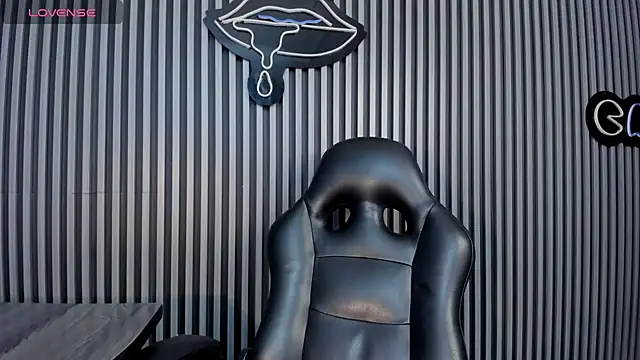 Snapshot of LauraAristizabal chatting on March 22, 12:46 pm LauraAristizabal online show from March 22, 12:46 pm