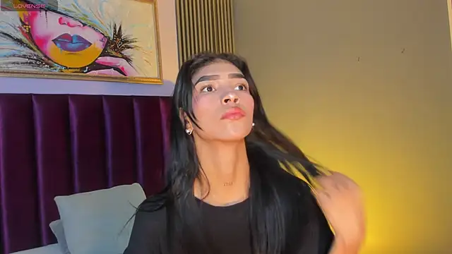 LauraAristizabal online show from May 29, 12:00 pm