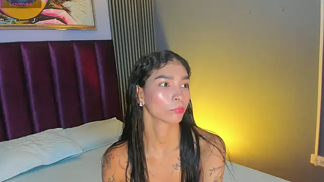 LauraAristizabal online show from May 12, 11:49 am