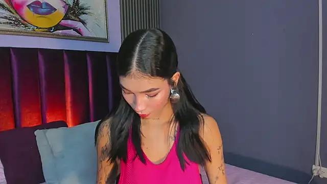Snapshot of LauraAristizabal chatting on June 18, 11:59 am LauraAristizabal online show from June 18, 11:59 am