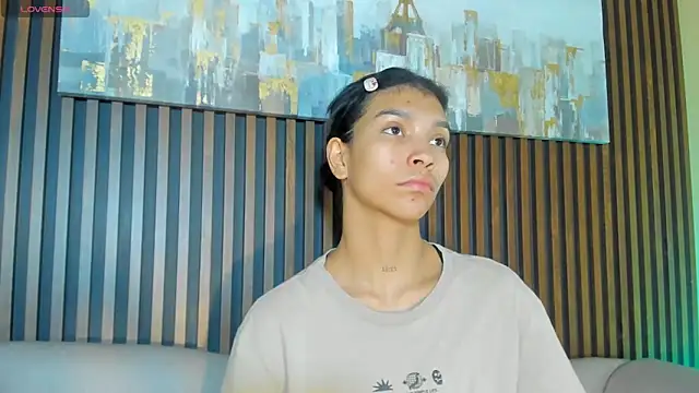 Snapshot of LauraAristizabal chatting on November 22, 12:48 pm LauraAristizabal online show from November 22, 12:48 pm