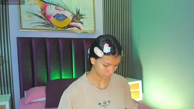 Snapshot of LauraAristizabal chatting on October 24, 12:37 pm LauraAristizabal online show from October 24, 12:37 pm