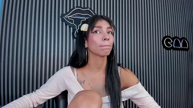 Snapshot of LauraAristizabal chatting on March 21, 3:35 pm LauraAristizabal online show from March 21, 3:35 pm