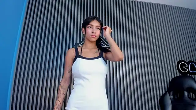 Snapshot of LauraAristizabal chatting on March 22, 6:58 pm LauraAristizabal online show from March 22, 6:58 pm