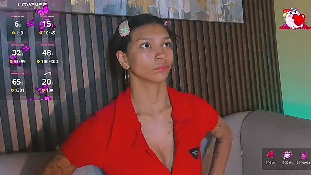 Snapshot of LauraAristizabal chatting on October 9, 12:49 pm LauraAristizabal online show from October 9, 12:49 pm