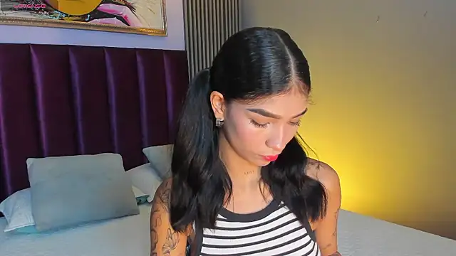 Snapshot of LauraAristizabal chatting on June 16, 12:05 pm LauraAristizabal online show from June 16, 12:05 pm