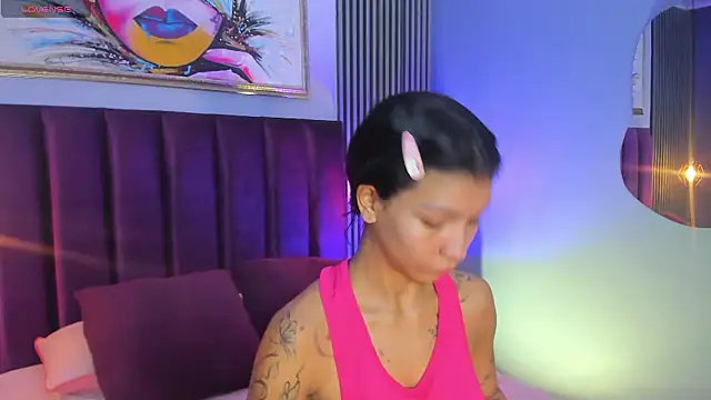 Snapshot of LauraAristizabal chatting on October 31, 11:51 am LauraAristizabal online show from October 31, 11:51 am