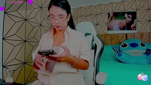 vane lopez  online show from March 23, 7:25 pm