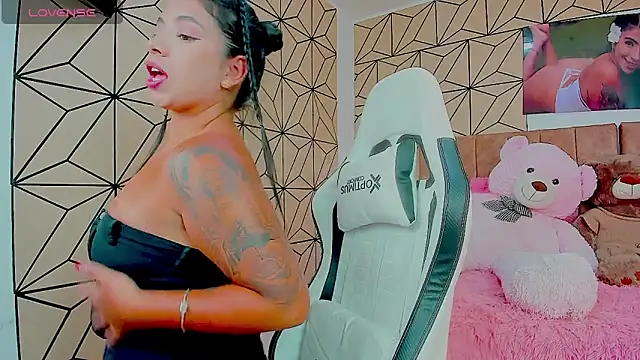 vane lopez  online show from April 14, 7:19 pm