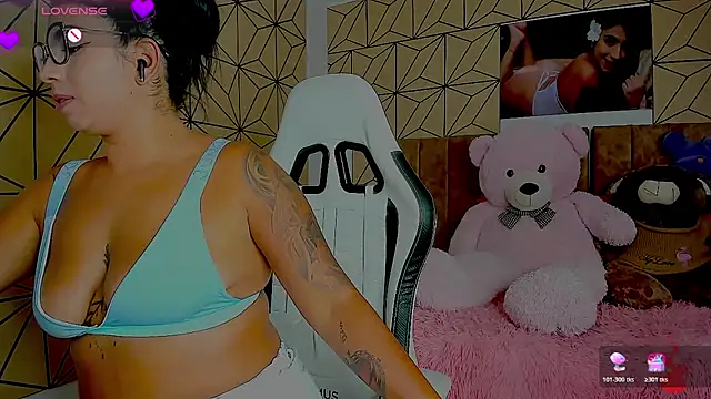 vane lopez  online show from April 16, 9:39 pm