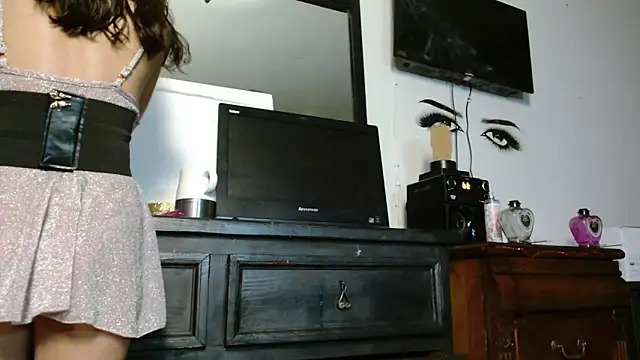 Snapshot of MINI_Petite chatting on November 10, 1:54 am MINI Petite online show from November 10, 1:54 am