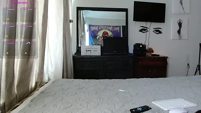Snapshot of MINI_Petite chatting on October 12, 5:36 pm MINI Petite online show from October 12, 5:36 pm