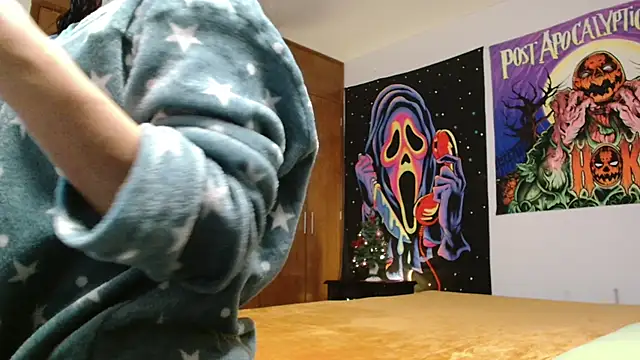 Snapshot of MINI_Petite chatting on December 15, 5:46 am MINI Petite online show from December 15, 5:46 am