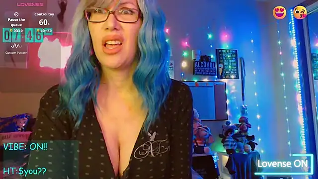 EmmaIsHere online show from November 11, 2:45 pm