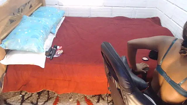 sexyjustin202 online show from March 18, 10:43 pm