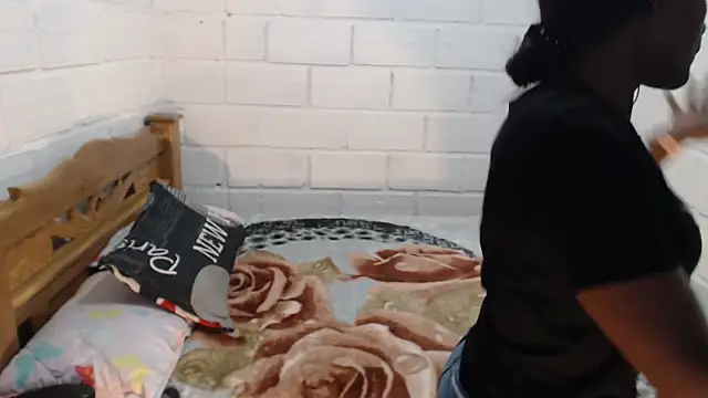 Snapshot of sexyjustin202 chatting on December 15, 4:51 am sexyjustin202 online show from December 15, 4:51 am