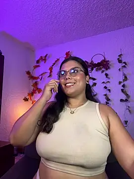 Snapshot of kittylu__ chatting on November 15, 2:37 am kittylu online show from November 15, 2:37 am