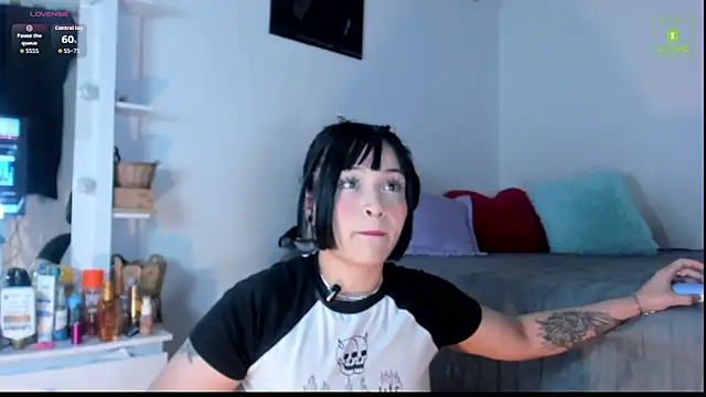 miaa-lee online show from November 4, 4:05 am