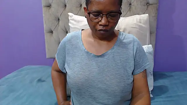 PeachAss4UU online show from May 14, 5:37 am
