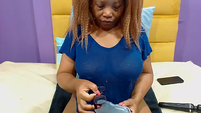 Snapshot of PeachAss4UU chatting on November 27, 5:19 am PeachAss4UU online show from November 27, 5:19 am