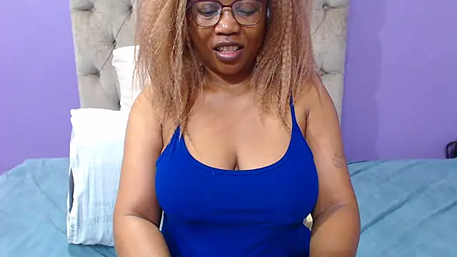 PeachAss4UU online show from May 15, 5:38 am