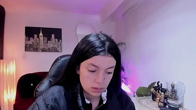 Snapshot of Meghan320 chatting on February 17, 11:40 am Meghan320 online show from February 17, 11:40 am