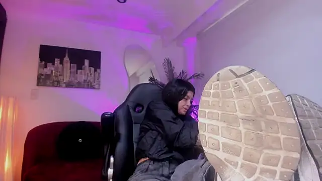 Snapshot of Meghan320 chatting on February 16, 7:01 pm Meghan320 online show from February 16, 7:01 pm