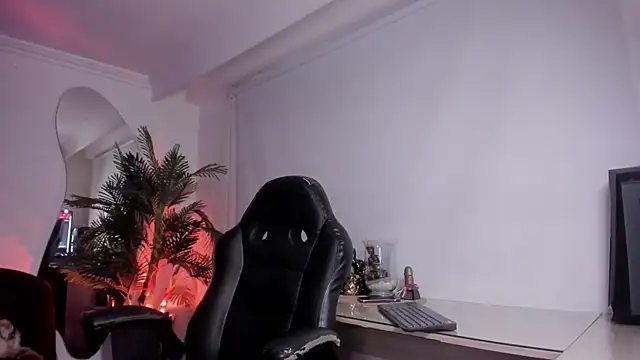 Snapshot of Meghan320 chatting on January 14, 11:36 am Meghan320 online show from January 14, 11:36 am