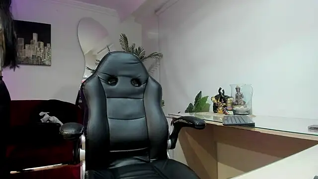 Snapshot of Meghan320 chatting on February 11, 11:32 am Meghan320 online show from February 11, 11:32 am