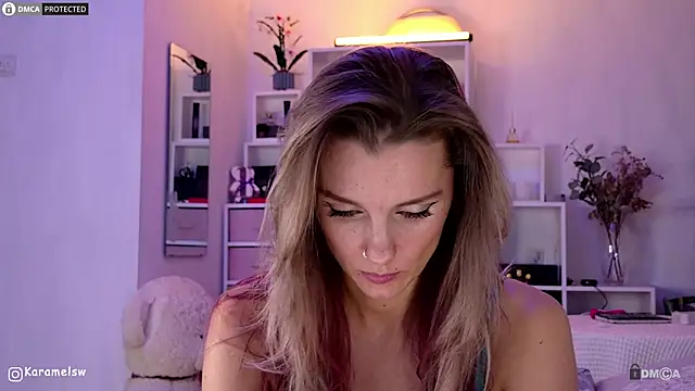 Snapshot of Karamelsw_ chatting on October 7, 11:17 pm Karamelsw online show from October 7, 11:17 pm
