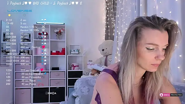 Snapshot of Karamelsw_ chatting on February 21, 12:05 am Karamelsw online show from February 21, 12:05 am